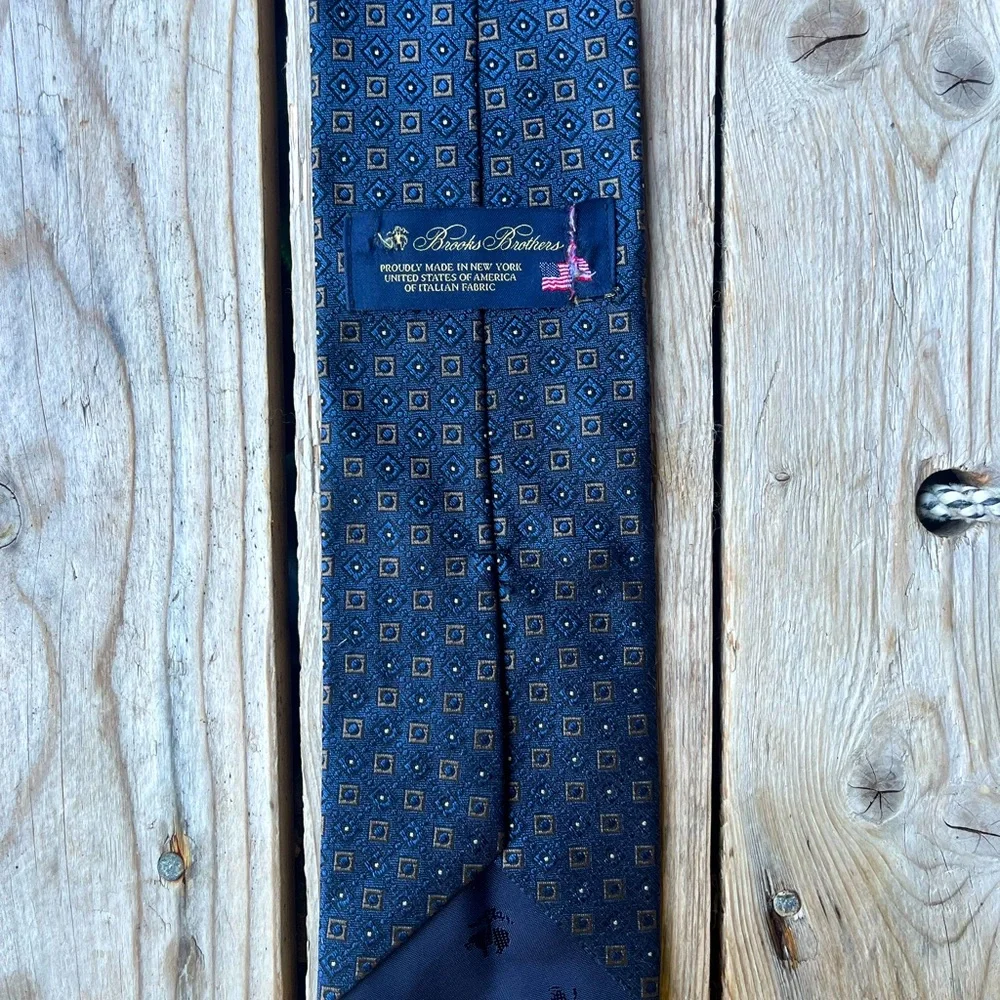 Brooks Brothers Navy & Gold Geometric Silk Tie – Made in USA w/ Italian Fabric - Picture 7 of 13